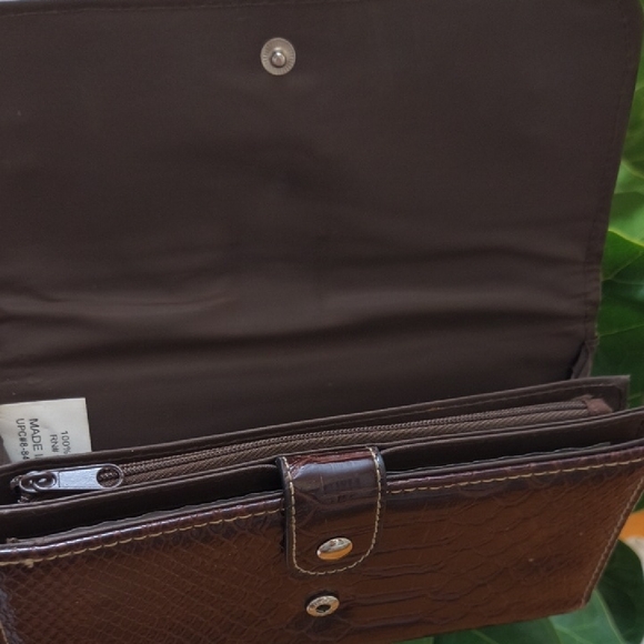 Elegant Brown Leather Clutch - Picture 4 of 10